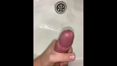 Teen quickly jerked off the toilet in the sink until mom burned