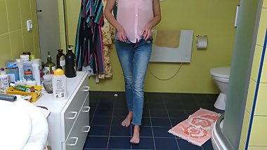 See what I do in bathroom 4K ULTRA HD