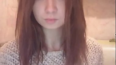 Hot teen show her beautiful body on webcam