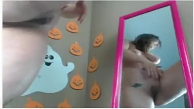 squirting 4 times on mirror