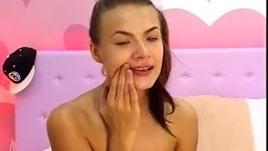 Sexy Teen Swallowing Dildo on Webcam