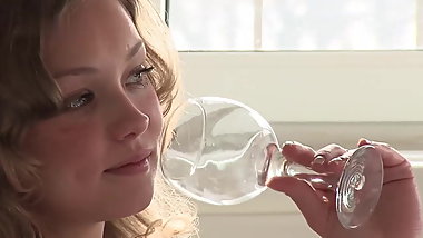 Sindy & Valentina Have Eachother for Dinner