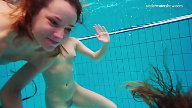 Hot underwater threesome