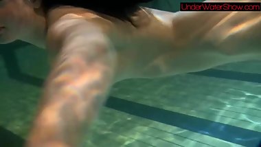 Blackhaired beauty Irina underwater