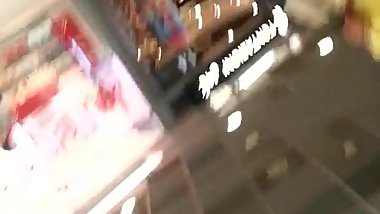 BLONDE TEEN 25YRS OLD IN CENTRAL STATION VERY GOOD LEGS