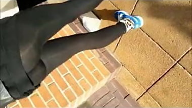 Rica nena en leggins